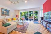 Wohnzimmer mit Blick in den Garten - 