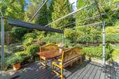 Terrasse und Gartenteich - 