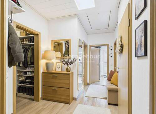 Flur - 6 Zimmer Doppelhaushälfte in Lingen / Altenlingen