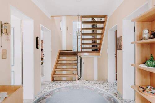 Einladendes Entrée - 4 Zimmer Einfamilienhaus zum Kaufen in Lüneburg