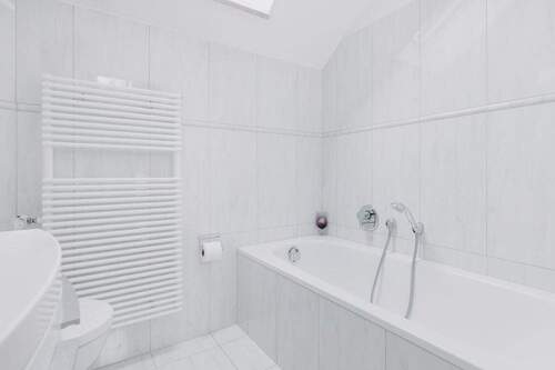 Wannenbad mit Fenster - 