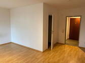 Wohnraum 4, Blick zur Türe - 