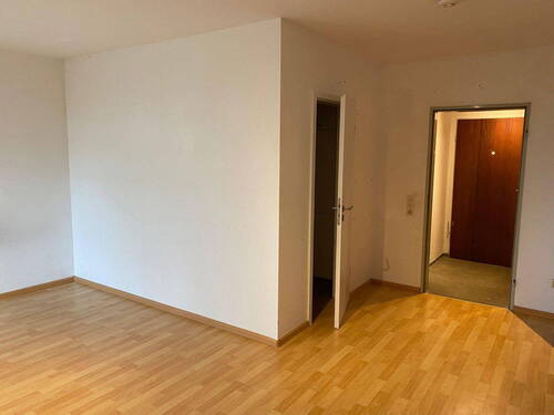 Wohnraum 4, Blick zur Türe - 