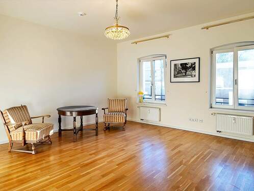 Großes Zimmer_1 - 3 Zimmer Etagenwohnung in Berlin