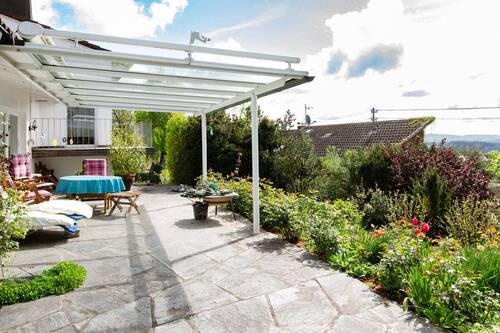 Die überdachte Sonnenterrasse - Einfamilienhaus mit sonnigem Garten und herrlicher Aussicht