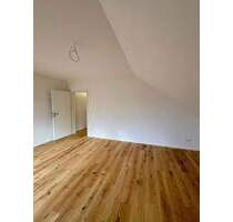 Kernsanierte, lichtdurchflutete Dachgeschosswohnung mit beeindruckend hohen Decken - München Sendling-Westpark