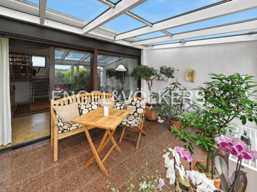 Stilvoll eingerichteter Wintergarten - 