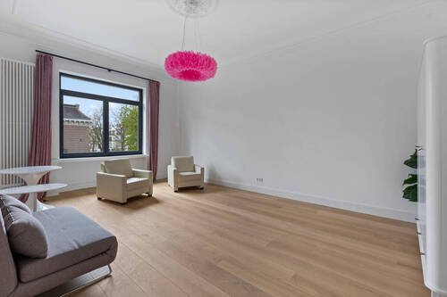 Großzügiges Kinderzimmer mit Eichenparkett - 