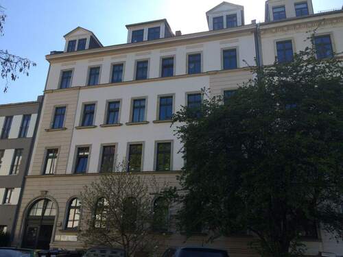 Hausansicht - 2 Zimmer Etagenwohnung zur Miete in Leipzig