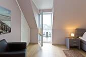 Schlafzimmer mit Balkon DG - 