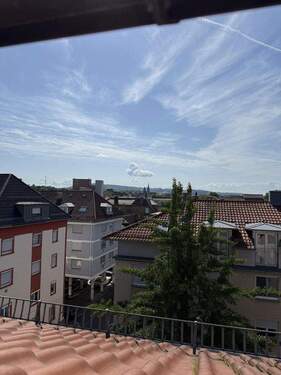 Ausblick Ausbaupotenzial Bühne - 2 Zimmer Mehrfamilienhaus, Wohnhaus in Stuttgart Bad Cannstatt