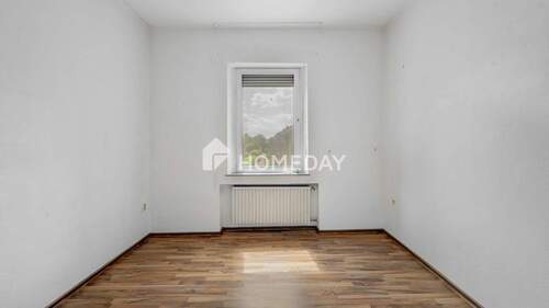 1. OG Schlafzimmer 1 - 