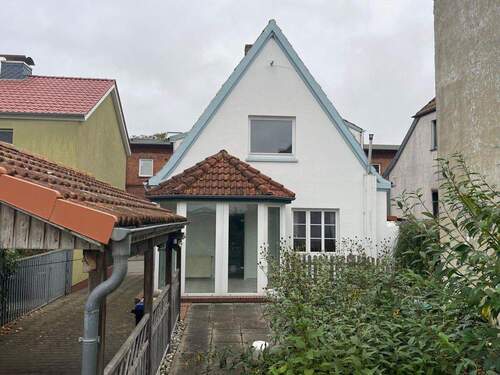 Kleiner Garten, Carport und Wintergarten - 4 Zimmer Einfamilienhaus zum Kaufen in Heiligenhafen