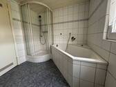 Ansicht vom Badezimmer im Obergeschoss.jpeg - 