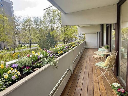 Südbalkon - Modernisierungsbeispiel - 4 Zimmer Etagenwohnung in Taufkirchen