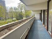 Großer Südbalkon aktueller Zustand - Etagenwohnung mit 102,60 m&sup2; in Taufkirchen zum Kaufen