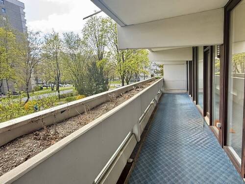 Großer Südbalkon aktueller Zustand - Etagenwohnung mit 102,60 m&sup2; in Taufkirchen zum Kaufen