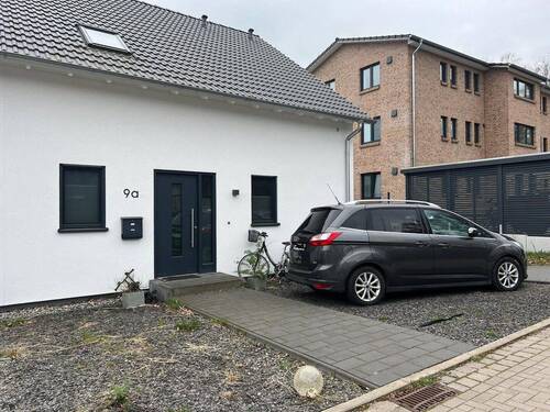 Bild 1 - Traumhaus für Familien: DHH mit Sonnengarten in Büchen - KfW-55, A+, vor den Toren Hamburgs