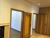 Flur zum Wohnzimmer.und Kinder - 4 Zimmer Etagenwohnung in Freiberg
