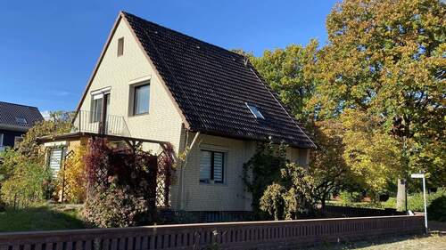  Haus von der Straße - 5 Zimmer Einfamilienhaus zum Kaufen in Wathlingen