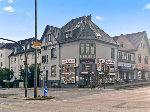 Außenansicht des repräsentativen Ärztehauses - Zentral in Fuhlsbüttel - Praxisfläche in einem Ärztehaus mit Altbaucharme