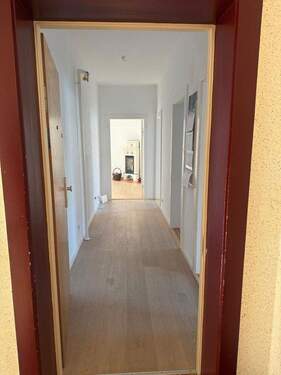 Blick vom Flur in die Whg. - 