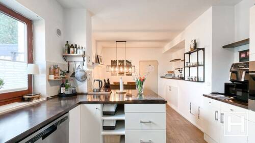 Einbauküche mit Blick zum Sitzbereich - 6 Zimmer Einfamilienhaus zum Kaufen in Kayhude