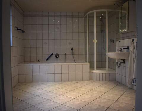Badezimmer EG - 8 Zimmer Reihenendhaus zum Kaufen in Reinsfeld