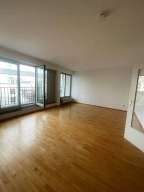 Raum 1 - 3 Zimmer Etagenwohnung zum Kaufen in Berlin