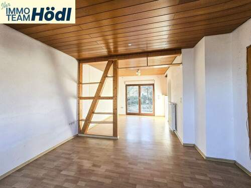 Wohn- und Esszimmer mit Zugang in den Garten - Mehrfamilienhaus, Wohnhaus mit 91,70 m&sup2; in Reutlingen zum Kaufen