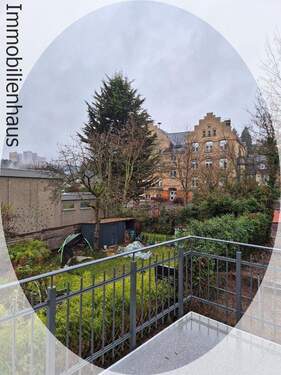 Blick.jpg - Erstbezug in Wi-Dotzheim! Ruhige Lage! Balkon! EBK! Einfach einziehen!