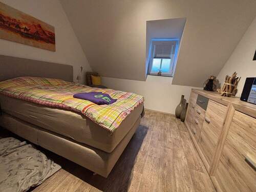 Teilansicht vom Schlafzimmer im OG
- 