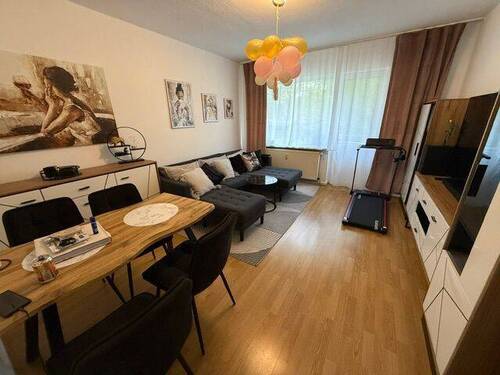Wohnzimmer - 3 Zimmer Etagenwohnung zum Kaufen in Mülheim an der Ruhr