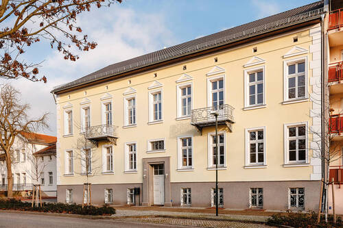 Hausansicht - Aufgeteiltes Wohn-und Geschäftshaus in zentraler Lage