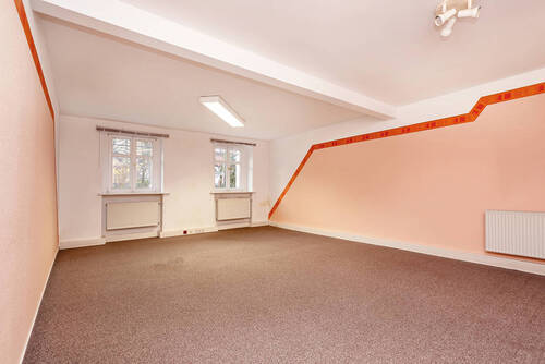 Raum (Gewerbe im EG) - Mehrfamilienhaus, Wohnhaus in Schwedt zum Kaufen