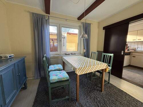 Freundlicher Essbereich mit Platz für die Familie - 4 Zimmer Reihenendhaus in Fehmarn / OT Burg