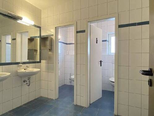 Sanitäranlagen 1.OG Flügel - 