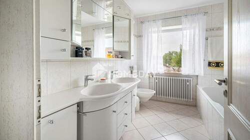 1. OG Badezimmer 1 - 