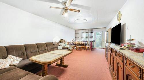 Wohnzimmer 1 - Sonne, Platz & Potenzial: 4-Zimmer-Wohnung mit Süd-Loggia