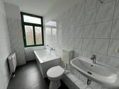 Bad mit Wanne.jpg - Etagenwohnung mit 50,00 m&sup2; in Chemnitz zur Miete