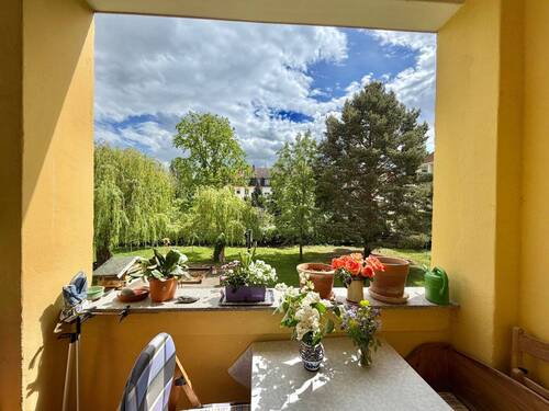 Loggia - 3-Zimmer-Wohnung mit Loggia und Blick ins Grüne im beliebten Striesen