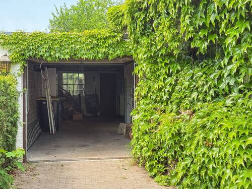 Garage1.JPG - 