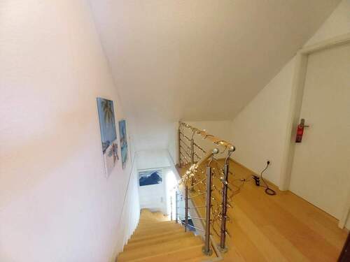 Flur 1. OG hell und modern - 