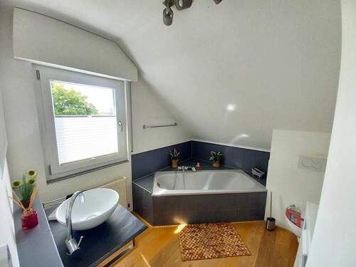 Stylisches Wannenbad 1. OG - 