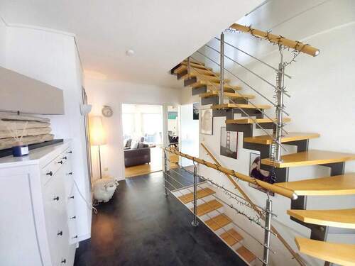 Großzügiger Flur/Eingangsbereich - 3 Zimmer Einfamilienhaus in Overath