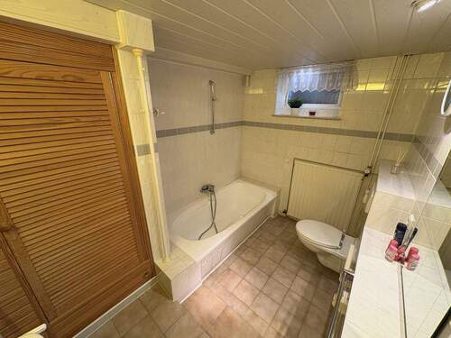 Wannenbad im Keller - 