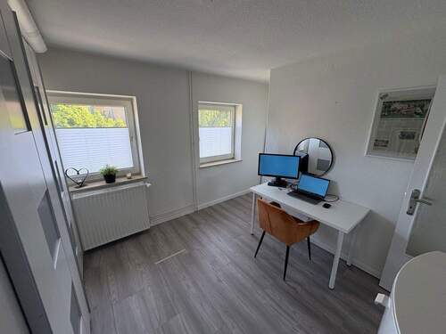 Ankleide im 1.OG mit Treppe - 