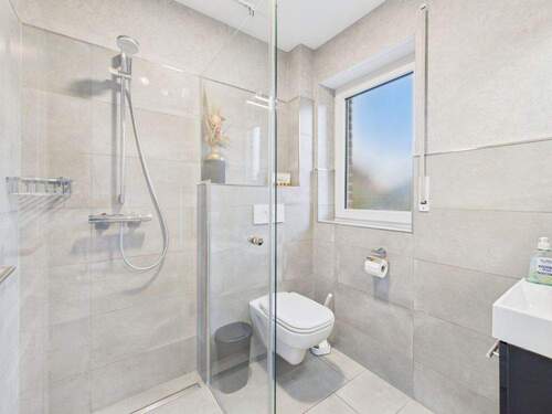 Gäste WC mit Dusche - 