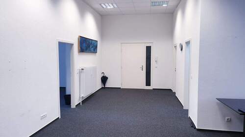 Eingangsbereich mit Besucherzone + Option - ING.-BÜRO sucht Mitmieter für Einzelbüro + Option.