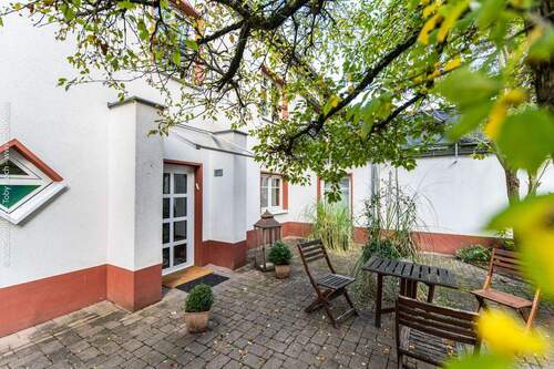 Terrasse Hinterhaus - 1 Zimmer Mehrfamilienhaus, Wohnhaus zum Kaufen in Neu-Isenburg